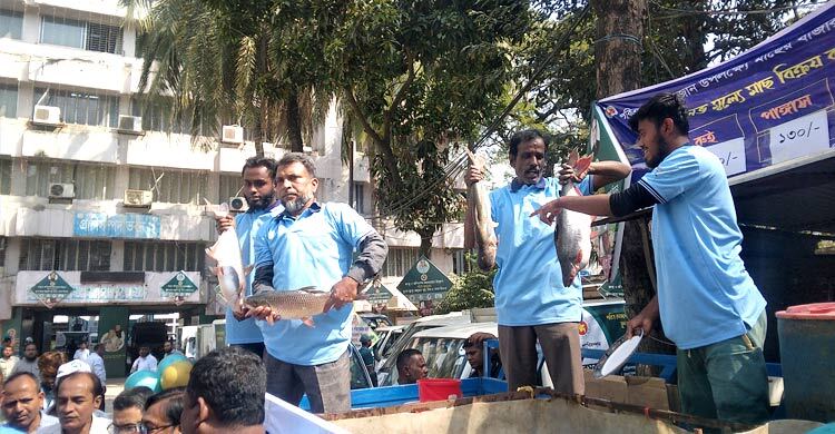 রোজায় কম দামে মাছ-মাংস দুধ-ডিম বিক্রির কার্যক্রম উদ্বোধন