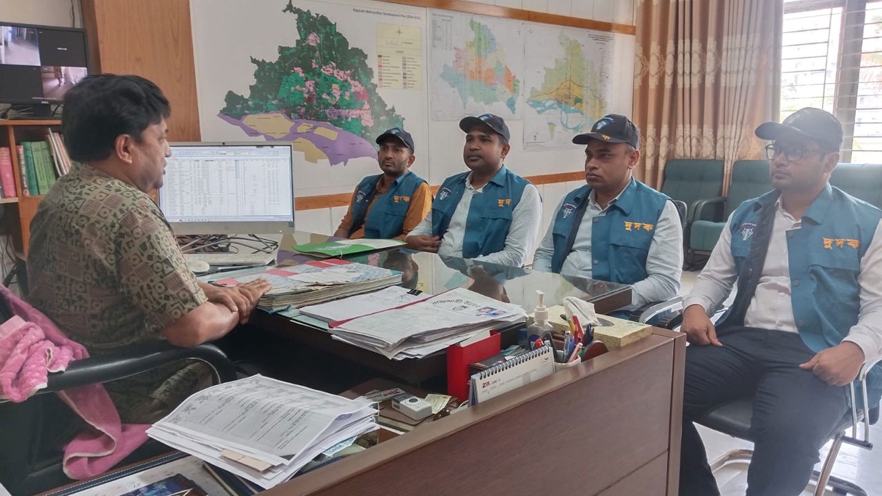 আরডিএ অফিসে প্ল্যান পাসে ঘুষ, ছদ্মবেশে দুদকের অভিযান