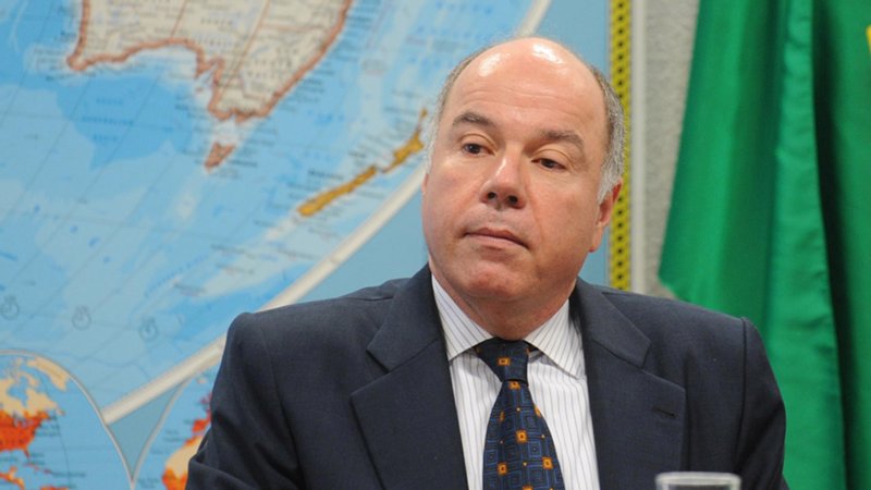 বঙ্গবন্ধুর প্রতিকৃতিতে ব্রাজিলের পররাষ্ট্রমন্ত্রীর শ্রদ্ধা