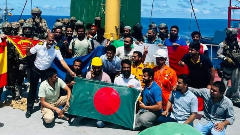 জিম্মি জাহাজে ছিল ৬৫ দস্যু, যাওয়ার সময় দিয়েছে চিঠি