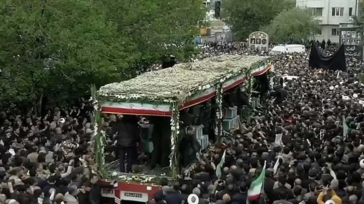 তাবরিজে রাইসির শেষ বিদায়ে লাখো মানুষের ঢল