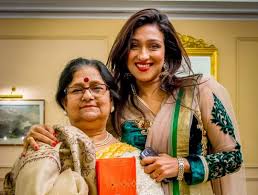 মা চলেই গেল, আটকাতে পারলাম না: ঋতুপর্ণা