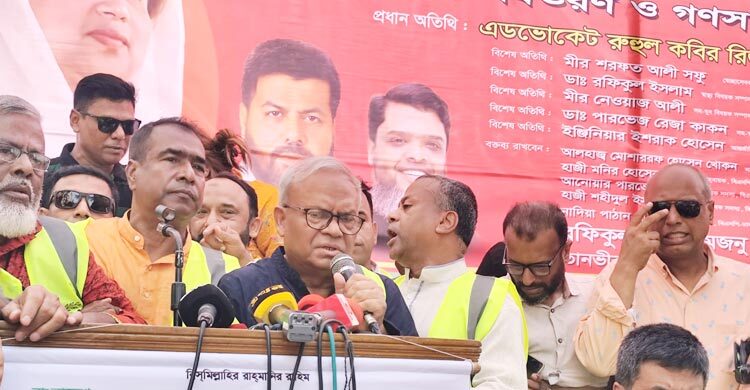 হাসিনা পাশের দেশ থেকে রক্তপাতের উসকানি দিচ্ছেন: রিজভী