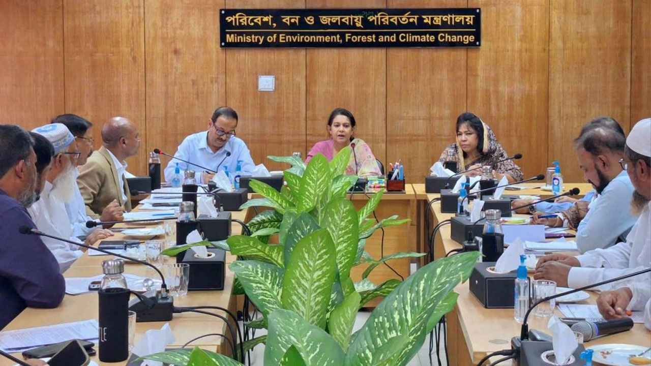 অবৈধ ইটভাটা বন্ধে উদ্যোগ নেয়া হচ্ছে : পরিবেশ উপদেষ্টা