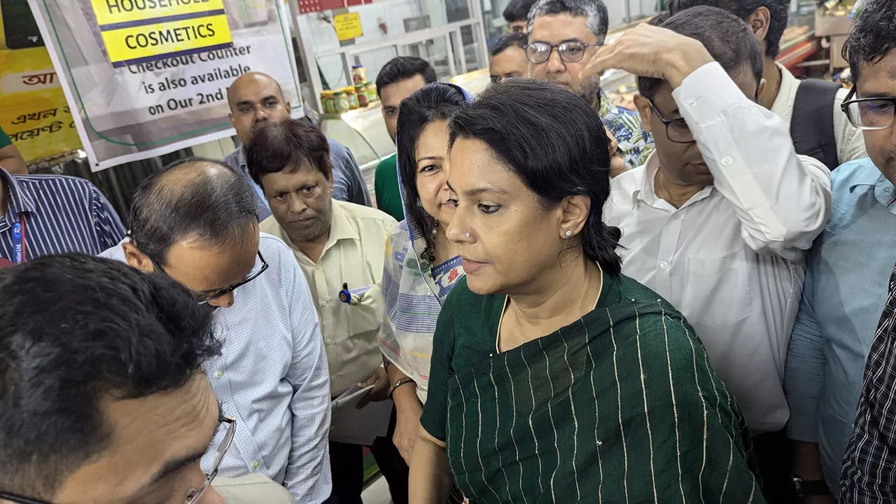 ‘প্লাস্টিক নয়, বন্ধ হচ্ছে পলিথিনের শপিং ব্যাগ’