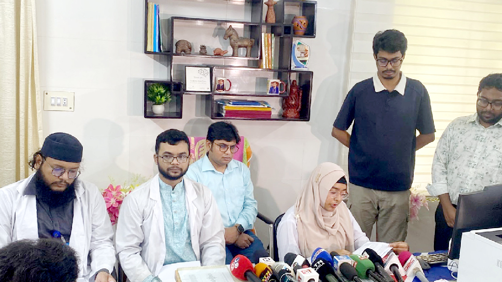 ২৪ ঘণ্টা পর রামেক হাসপাতালের ইন্টার্ন চিকিৎসকদের কর্মবিরতি প্রত্যাহার