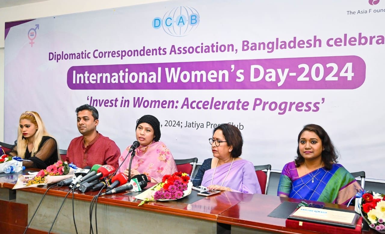 ‘নারীর প্রতি সংবেদনশীলতা পাঠ্যপুস্তকে অন্তর্ভুক্ত করতে হবে’