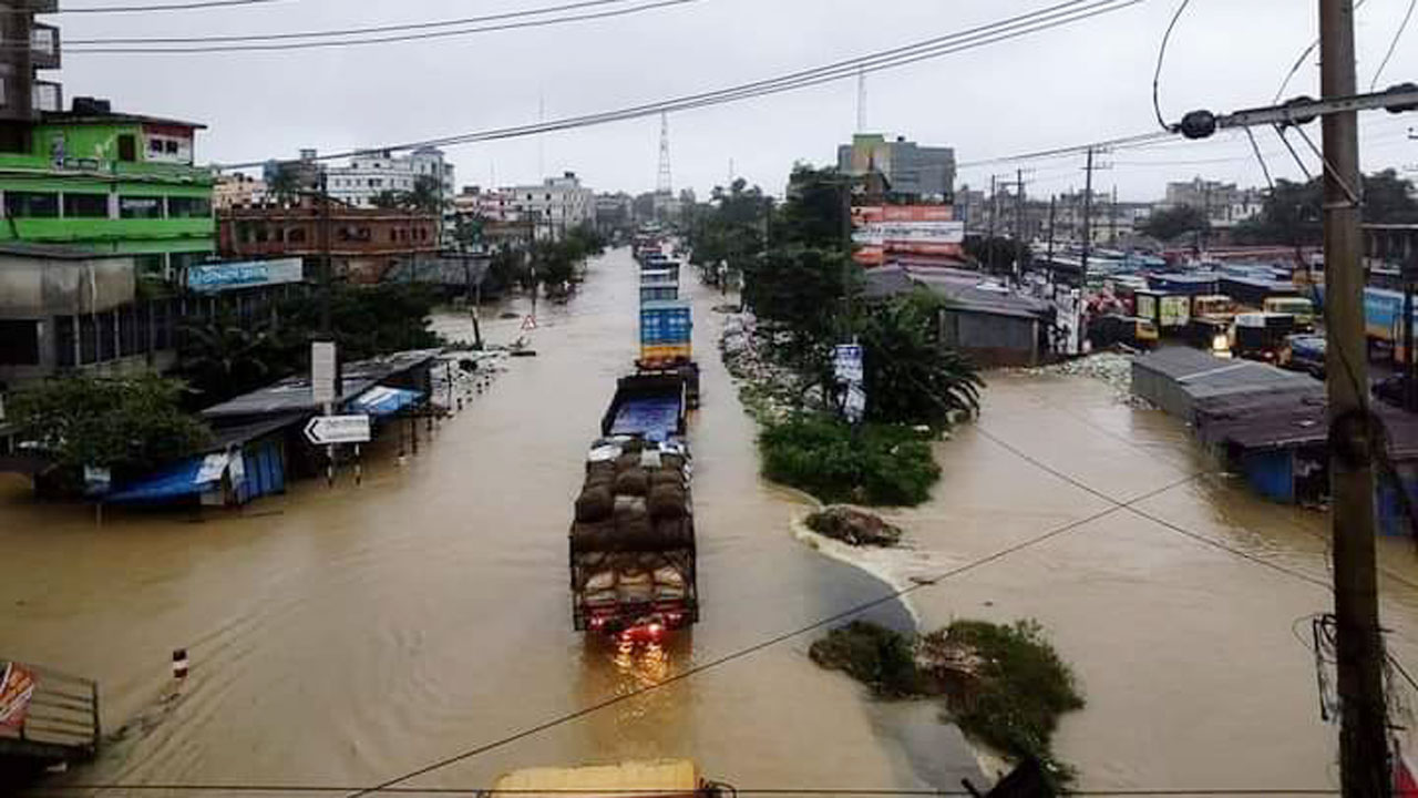 ঢাকা-চট্টগ্রাম মহসড়কে যান চলাচল বন্ধ