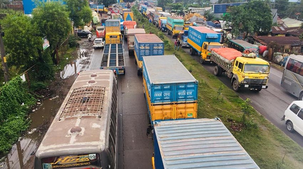 ঢাকা-চট্টগ্রাম মহাসড়কে ২৬ কিমিজুড়ে যানজট