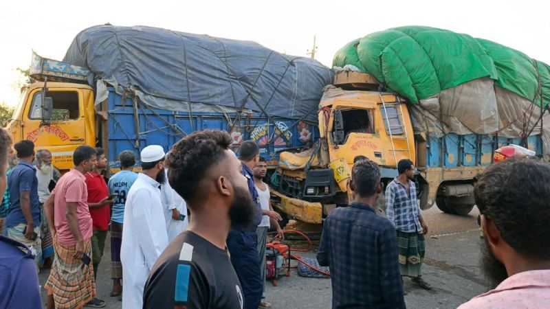 ময়মনসিংহে সড়ক দুর্ঘটনায় ট্রাকচালক ও সহকারী নিহত