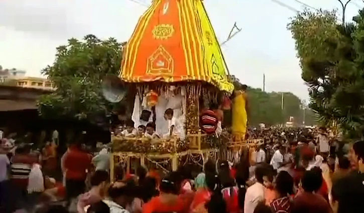 বগুড়ার রথযাত্রায় বিদ্যুৎপৃষ্টে গুরুতর আহত দুজন‌কে ঢাকায় স্থানান্তর