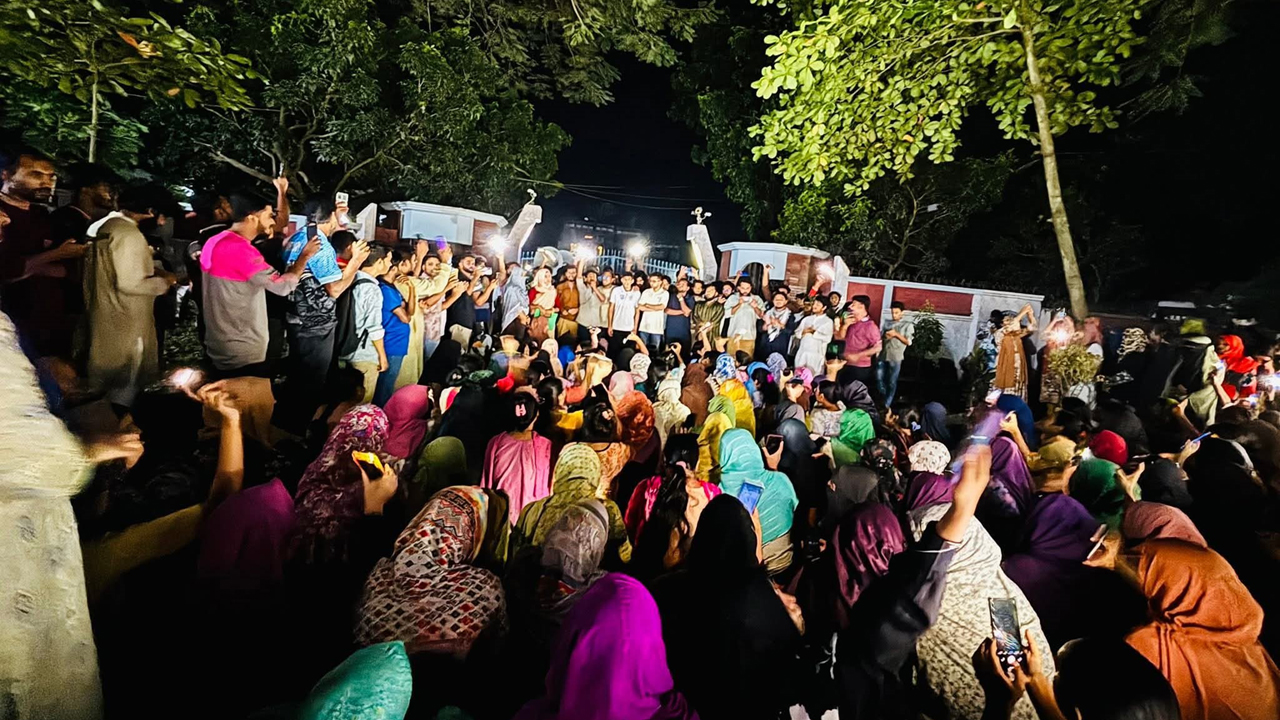 রাবি সুইমিংপুলে শিক্ষার্থীর মৃত্যু, বিক্ষোভে উত্তাল ক্যাম্পাস