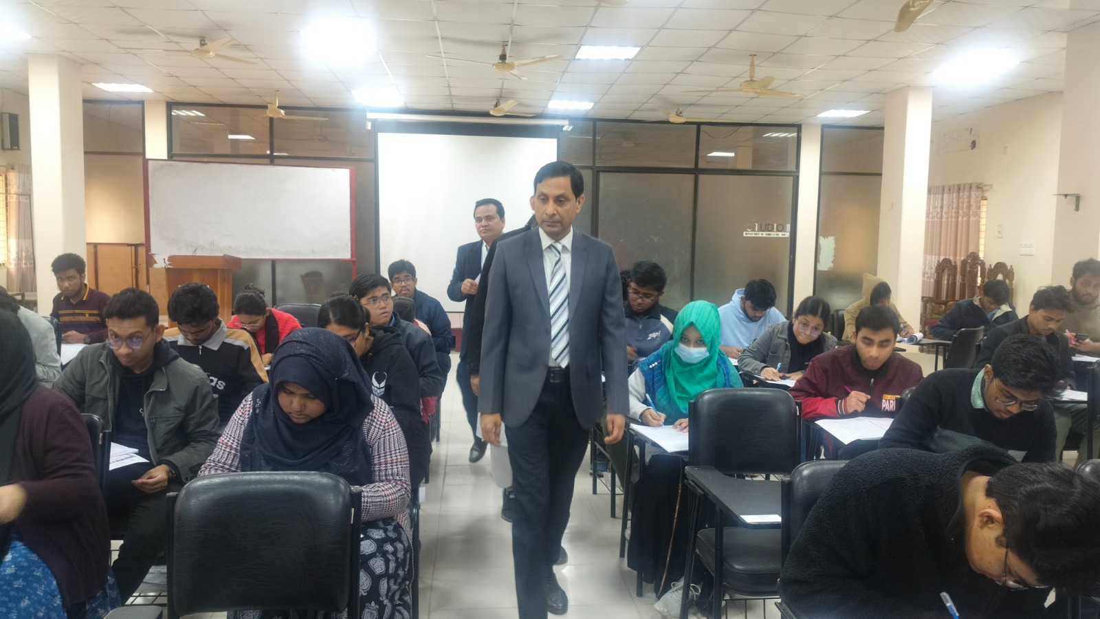 রুয়েটের প্রথম বর্ষ ভর্তি পরীক্ষা সম্পন্ন