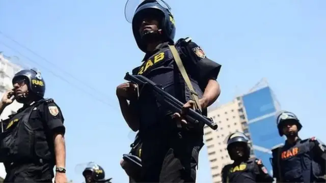 চট্টগ্রামে র‍্যাবের ওপর হামলা, জিম্মি ৩ সদস্য