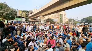 আইজিপিকে অপসারণের দাবিতে শাহবাগ অবরোধ