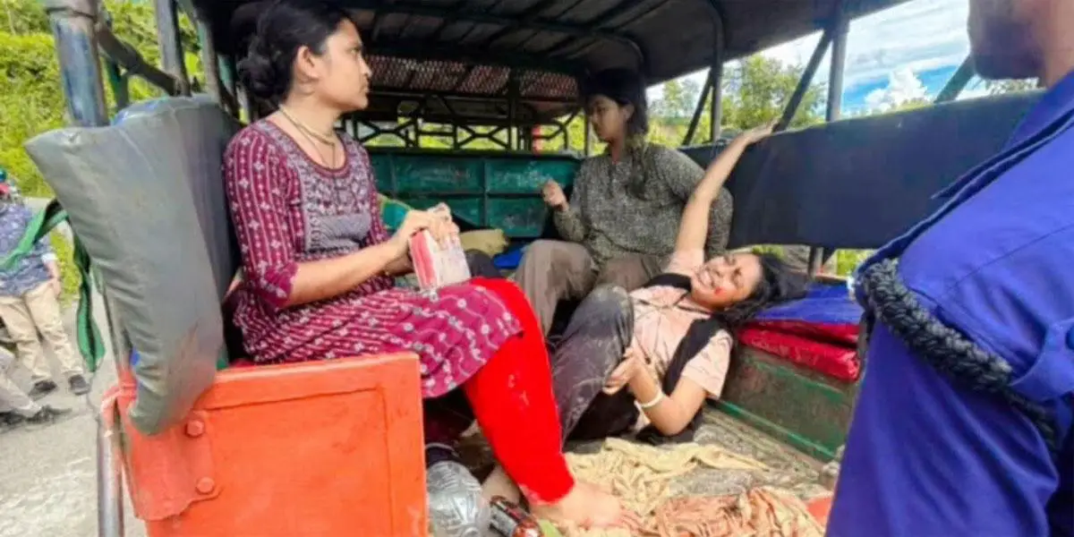 সাজেকে পর্যটকবাহী বাস খাদে পড়ে খুবি শিক্ষার্থী নিহত