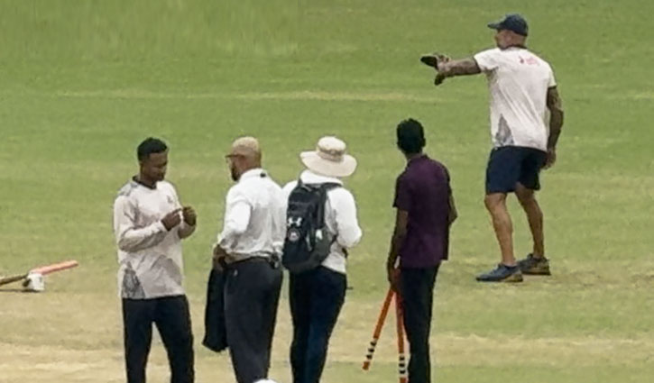 ‘আঙুলের সমস্যায়’ ভারতের বিপক্ষে কম বোলিং সাকিবের