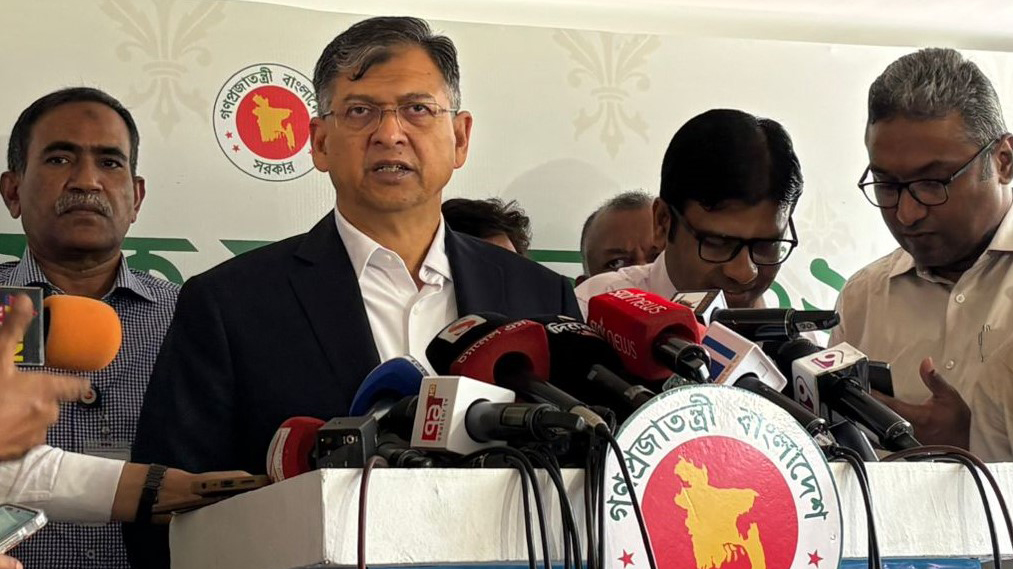 ১০ হাজার অস্ত্র উদ্ধার ও বাজেয়াপ্ত করার নির্দেশ স্বরাষ্ট্রমন্ত্রীর