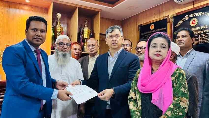 মনোনয়নপত্র জমা দিলেন সালাহউদ্দিন আহমদ