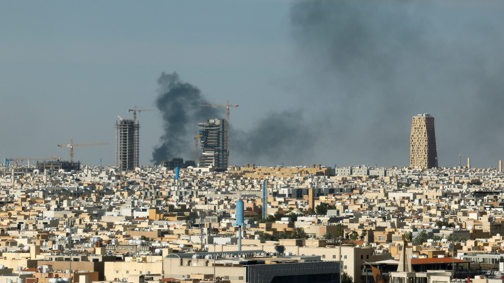 সৌদি আরবে ইরানের ক্ষেপণাস্ত্র হামলায় বাংলাদেশি ও ভারতীয় নিহত