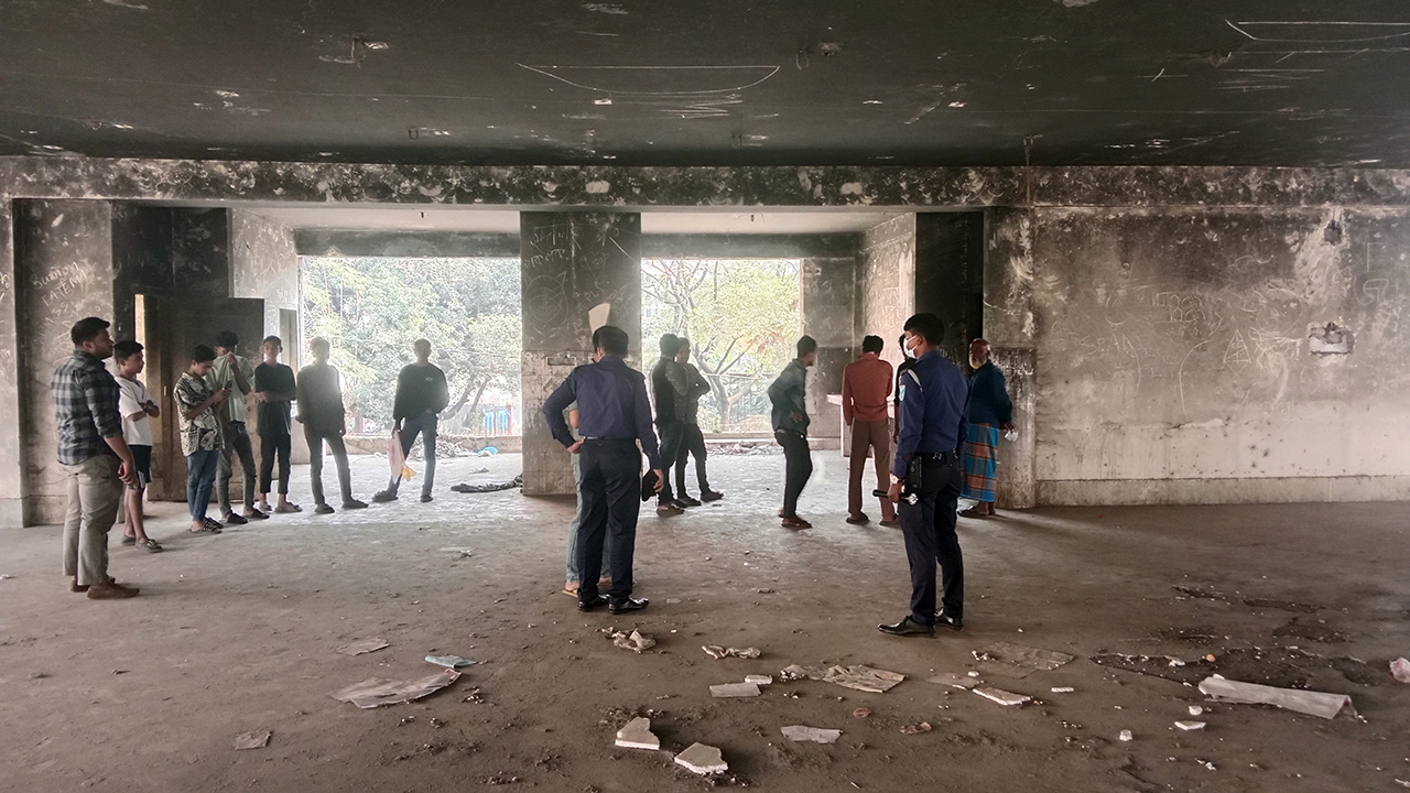 সাভারে পরিত্যক্ত কমিউনিটি সেন্টার থেকে ২ মরদেহ উদ্ধার