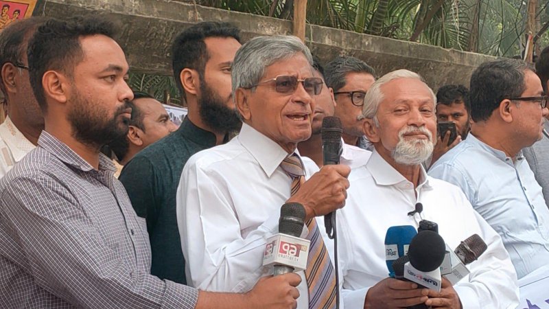 উন্নয়নের নামে সরকার মিথ্যচার করছে : সুব্রত চৌধুরী