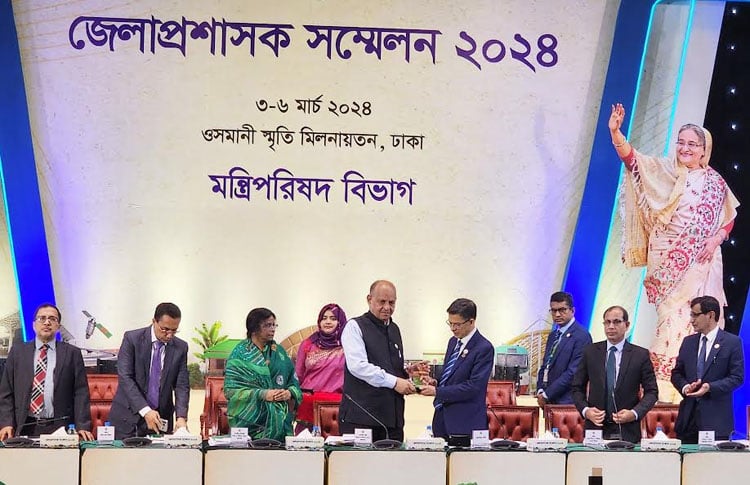 অবৈধ স্বাস্থ্যকেন্দ্র বন্ধে ডিসিদের সহায়তা চাইলেন স্বাস্থ্যমন্ত্রী