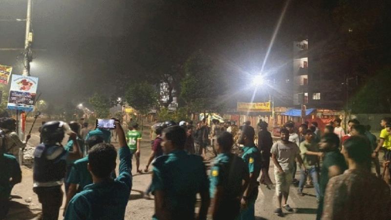 মধ্যরাতে ঢাবি-ঢাকা কলেজের শিক্ষার্থীদের মধ্যে সংঘর্ষ