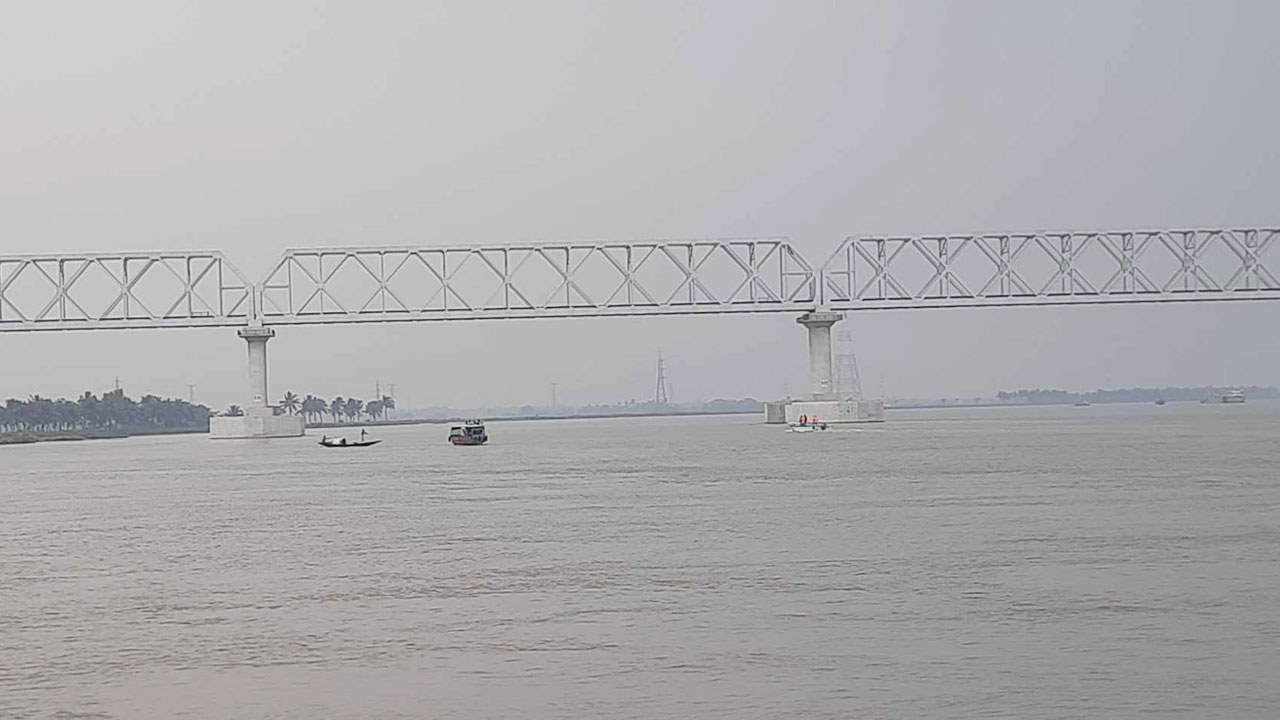 খুলনায় কার্গো জাহাজডুবিতে নিখোঁজ ২