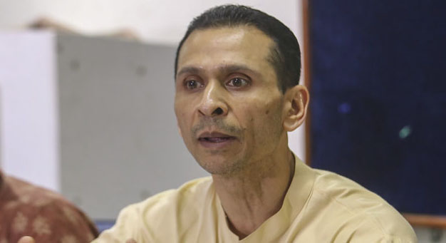 শেখ হাসিনাকে নিয়ে হাটে হাঁড়ি ভাঙলেন সোহেল তাজ