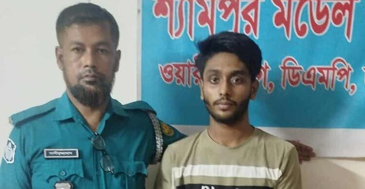 বাসে আগুন দেয়ার সময় নিষিদ্ধ ছাত্রলীগের কর্মী গ্রেপ্তার
