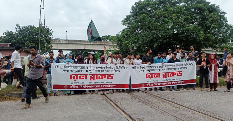 সিরাজগঞ্জে রেলপথ অবরোধে উভয় প্রান্তে আটকা ৬ ট্রেন