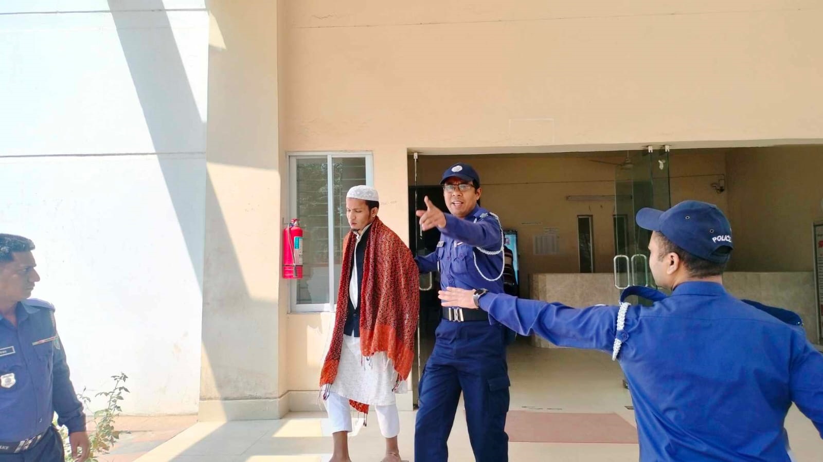 শিক্ষার্থীকে বলাৎকারের অভিযোগে মাদ্রাসাশিক্ষক আটক