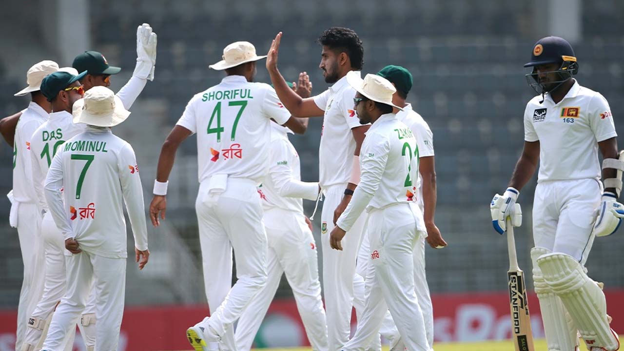 ৩০০’র আগেই থামল শ্রীলঙ্কার ইনিংস