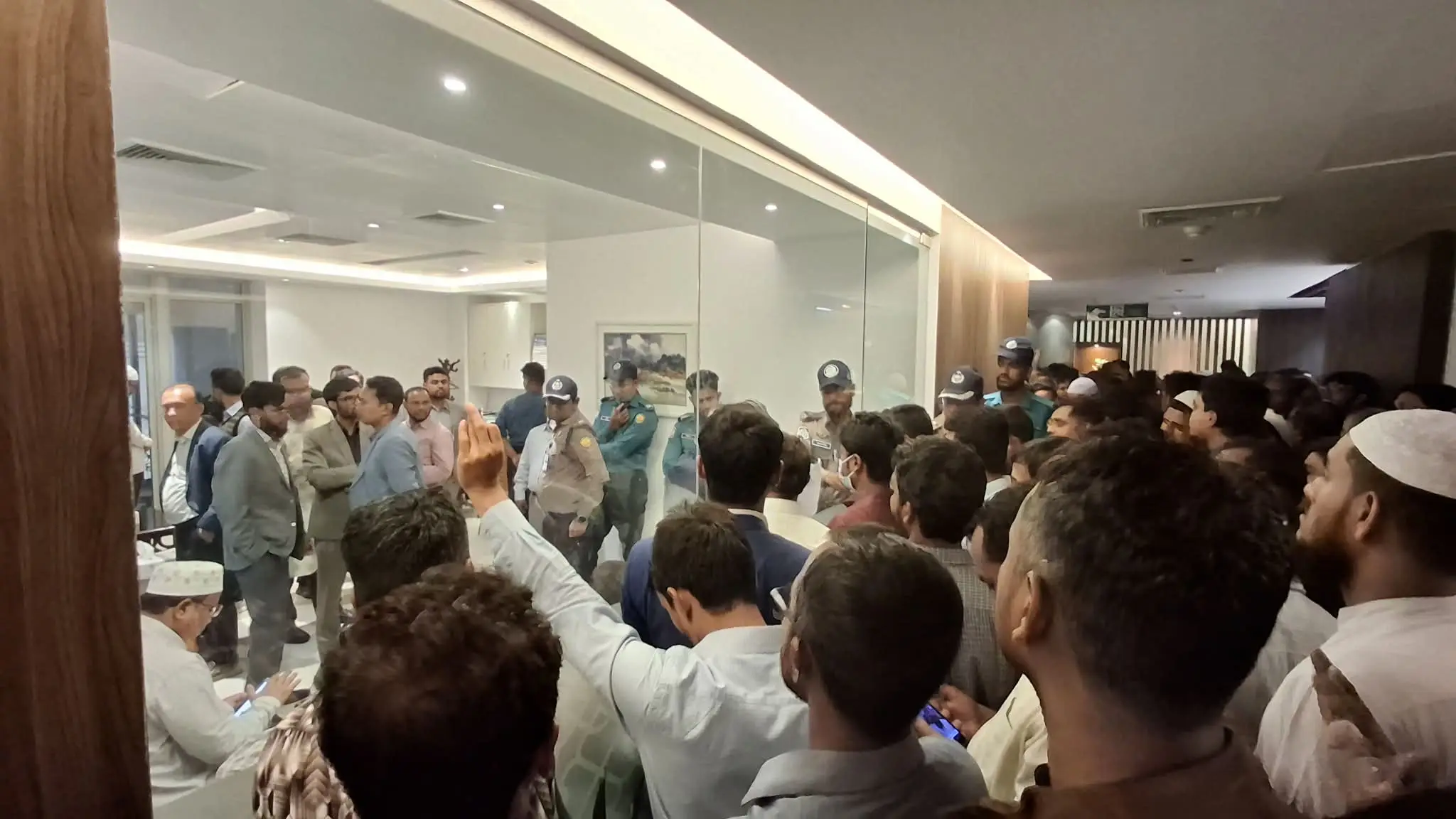 সচিবালয়ে অবরুদ্ধ অর্থ উপদেষ্টা