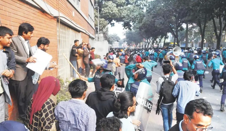 সচিবালয়ের সামনে শিক্ষার্থী ও পুলিশের ধাওয়া-পাল্টাধাওয়ায় তদন্ত কমিটি