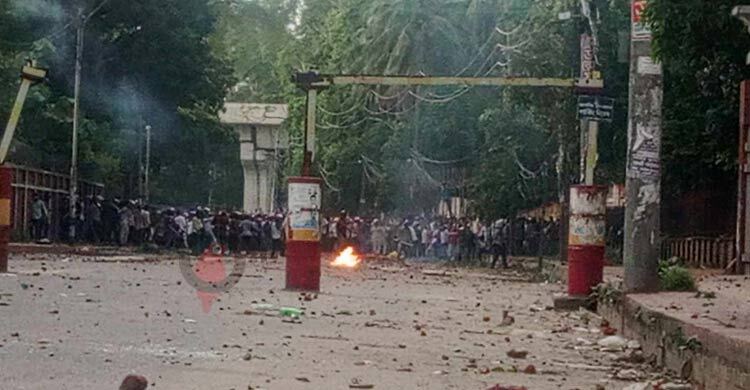 এবার ঢামেক-দোয়েল চত্বর এলাকায় সংঘর্ষ