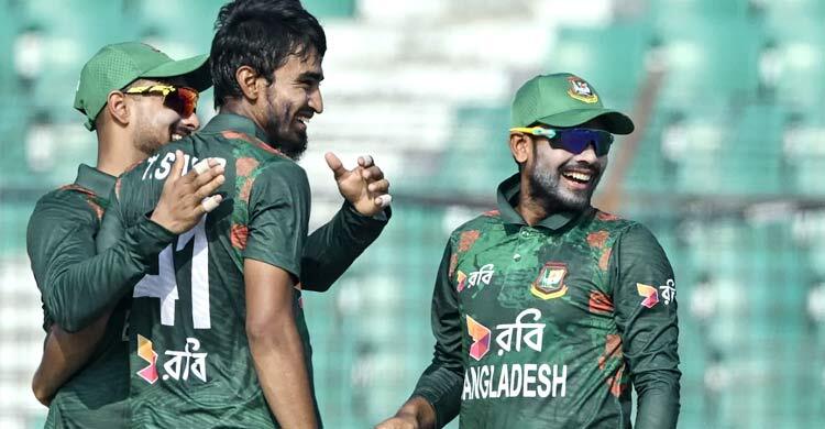 টাইগারদের বোলিং তোপে ২৫৫ রানে অলআউট শ্রীলঙ্কা