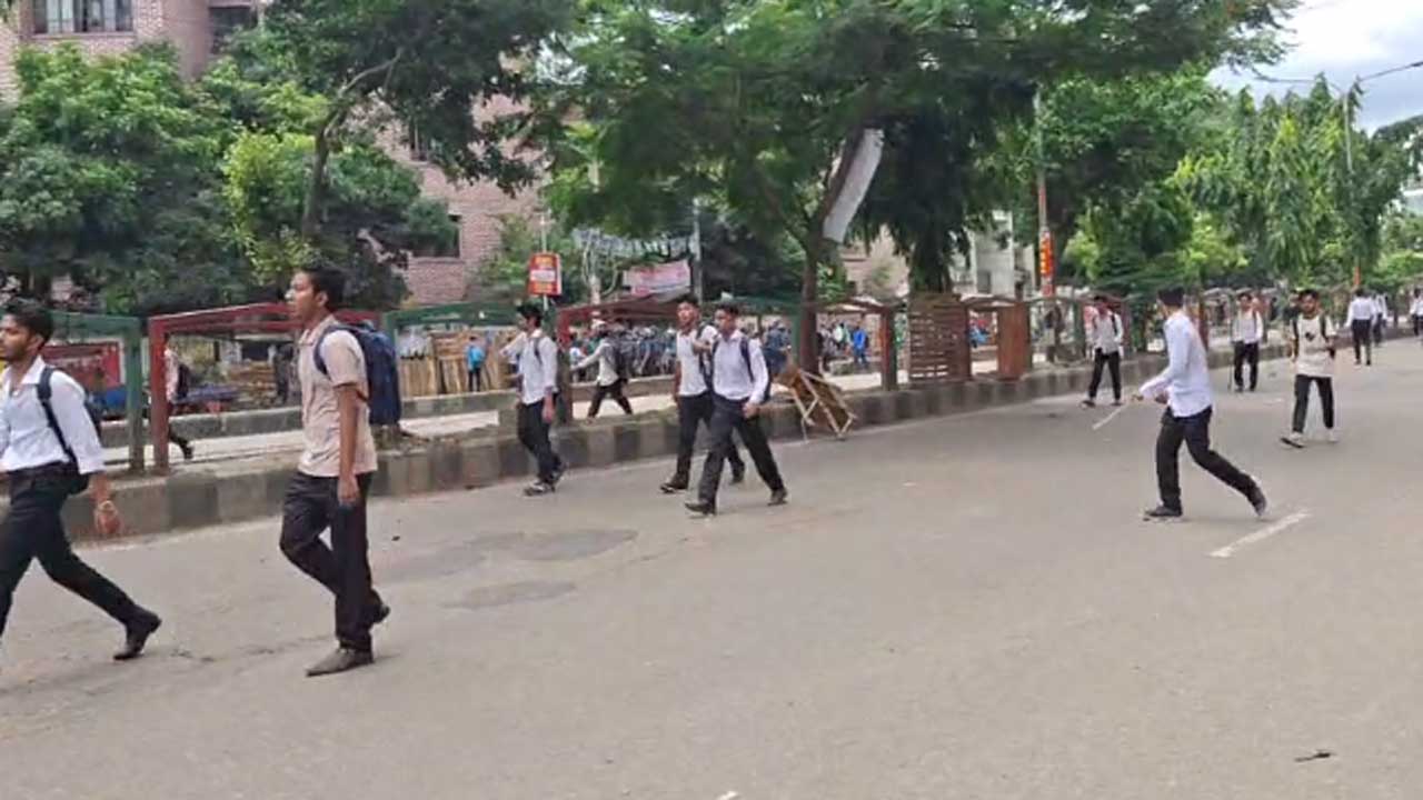 ফের সংঘর্ষে ঢাকা কলেজ ও সিটি কলেজ শিক্ষার্থীরা
