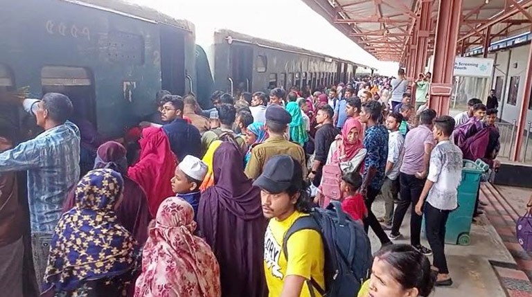 লাভজনক কমিউটার ট্রেন বেসরকারি খাতে হস্তান্তরে তোড়জোড়