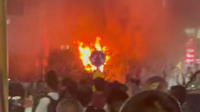 এবার ধোলাইপাড়ে বাসে আগুন