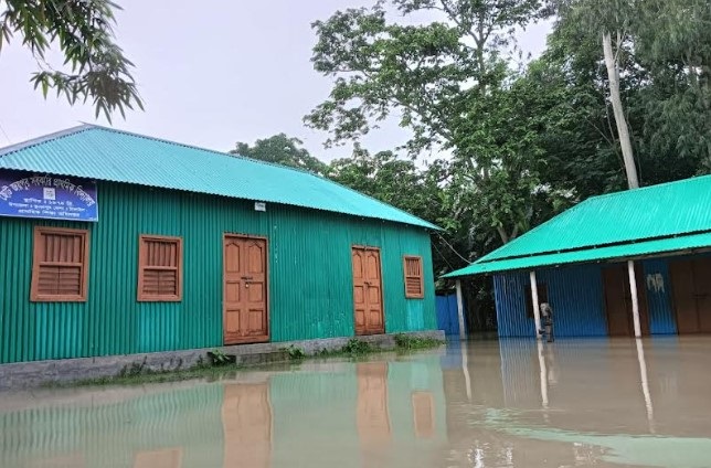 টাঙ্গাইলে বন্যায় ৭২ টি বিদ্যালয়ে পাঠদান বন্ধ