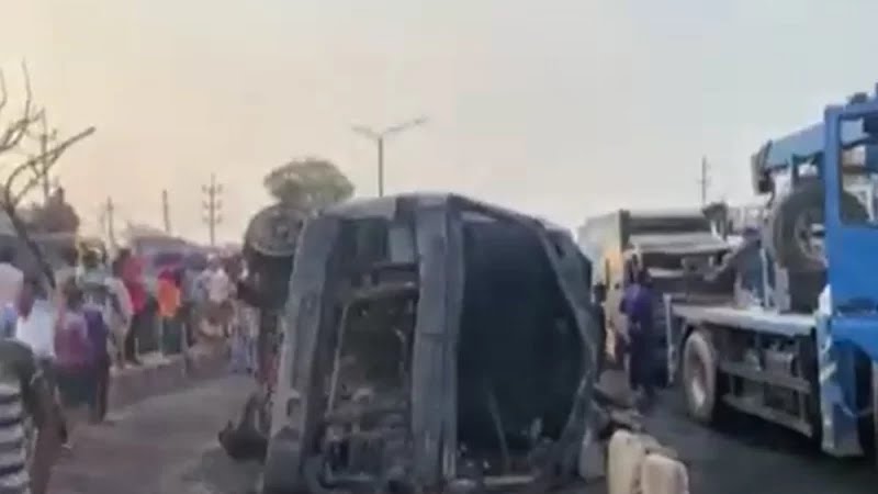 সাভারে তেলের ট্যাংকারে আগুনে দগ্ধ ৪ জনের অবস্থা গুরুতর