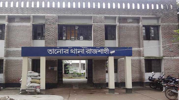 পরকীয়ায় বাধা দেওয়ায় পেট্রোল ঢেলে স্ত্রীকে পুড়িয়ে হত্যা