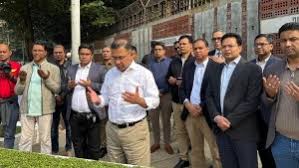 পিলখানায় নিহত সেনাদের কবর জিয়ারত করলেন তারেক রহমান