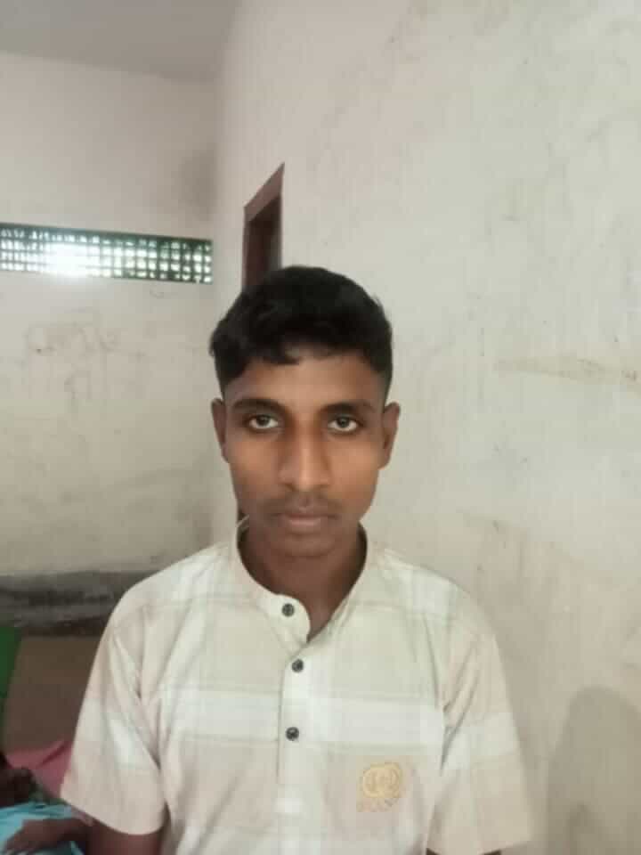 চাঁদা না দেওয়ায় মারধর : তাঁতীদল নেতা নবাব গ্রেপ্তার
