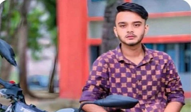 টিকটক করতে গিয়ে ট্রেনে কাটা পড়ে যুবকের মৃত্যু