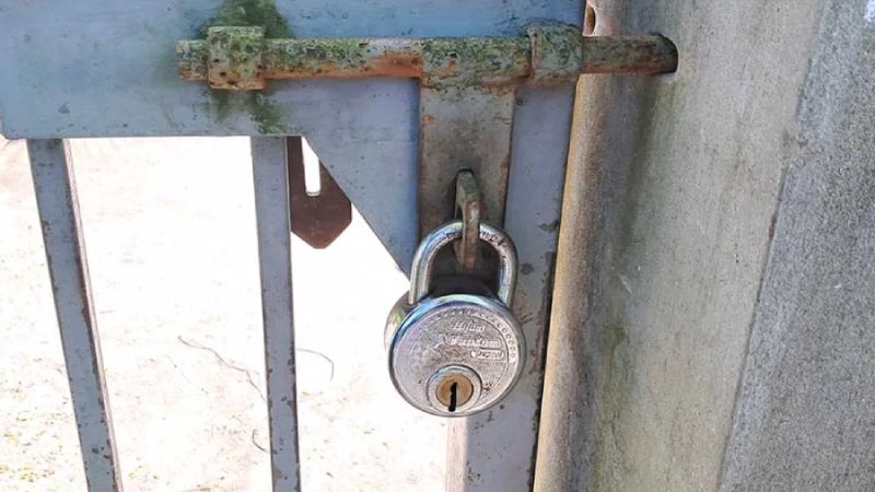 বাগেরহাটে হরতাল: ১৬ রুটে বাস চলাচল বন্ধ, নির্বাচন অফিসে তালা