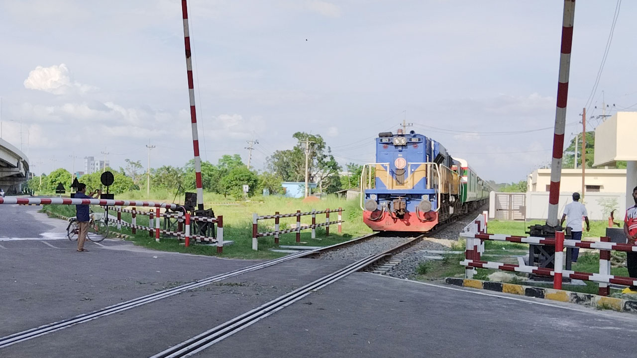 রাজশাহী থেকে চলছে আন্তঃনগর ট্রেন