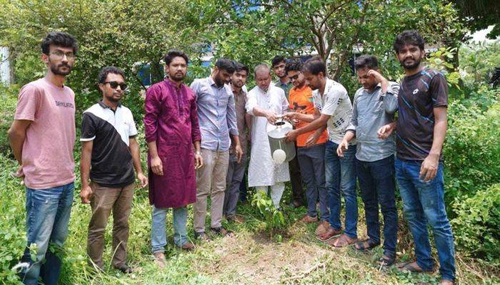 জিয়াউর রহমানের মৃত্যুবার্ষিকীতে রাবি ছাত্রদলের বৃক্ষ রোপণ